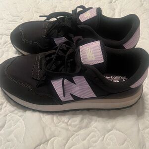 New Balance Women's Black and Lavender Sneakers